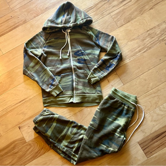 Camo Sweatsuit - Picture 1 of 5